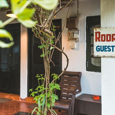 Rodrigues Guest House Калангуте Екстериор снимка